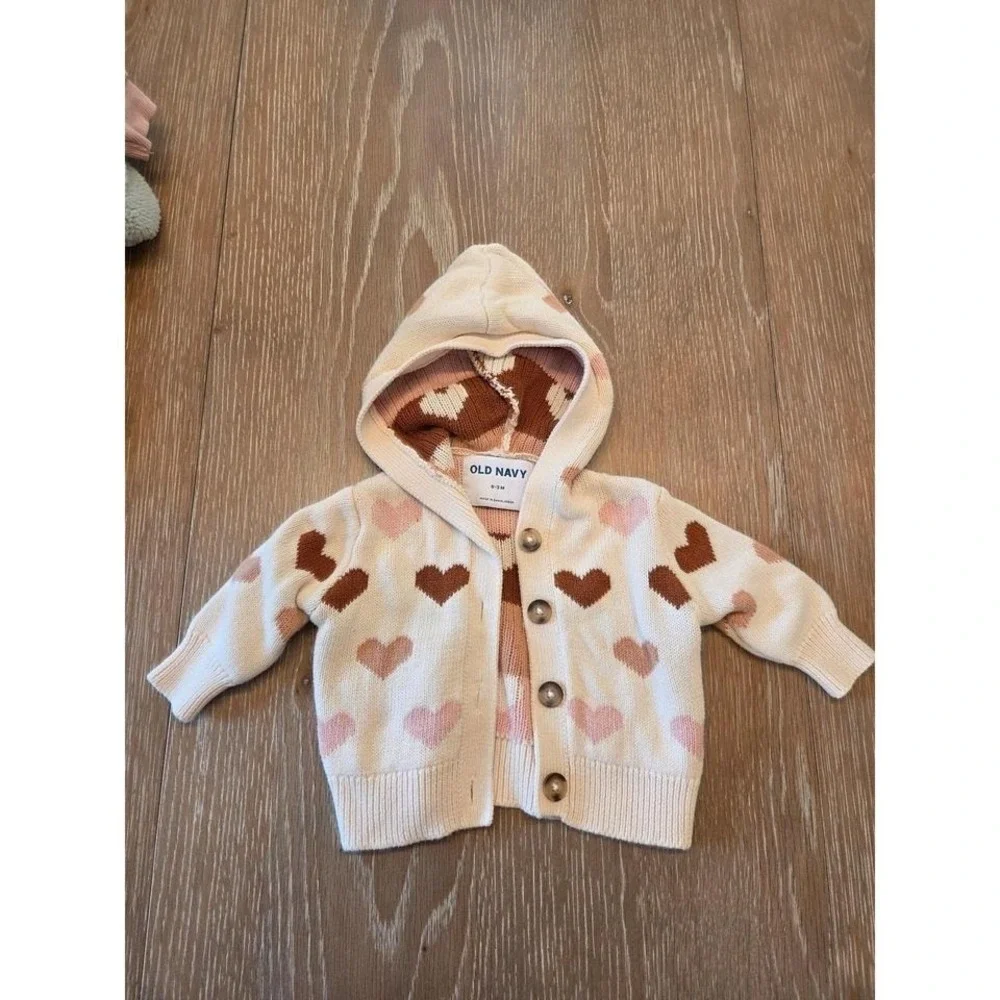 Old navy baby girl hearts sweater 0-3 mos‎